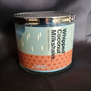 Bath & Body Works Whipped Coconut Milkshake Candle - Blue